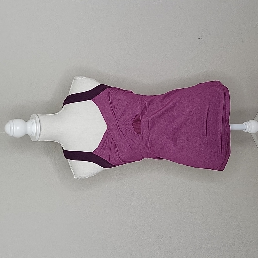 Athleta Jaya Twist Front Built in Bra Racer Back Tank Workout Top